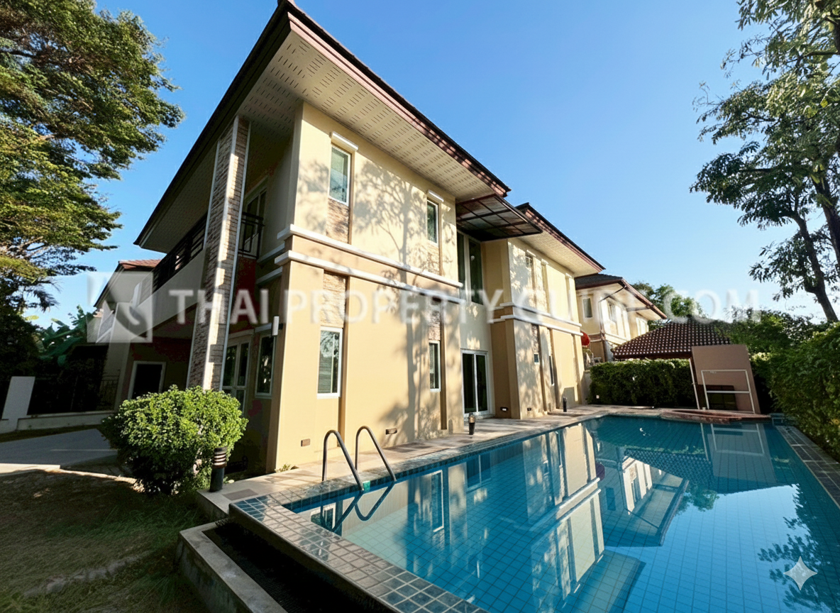 House with Private Pool in Sukhumvit