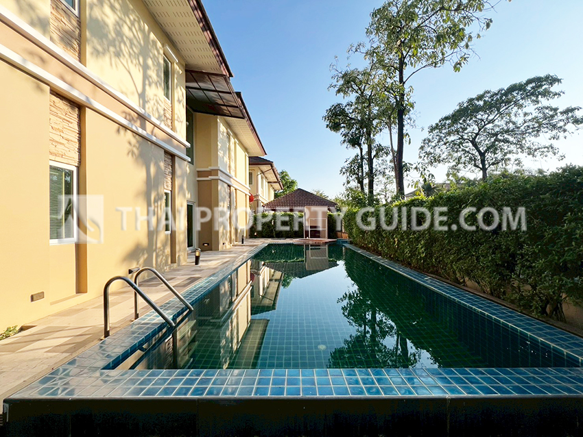 House with Private Pool in Sukhumvit 