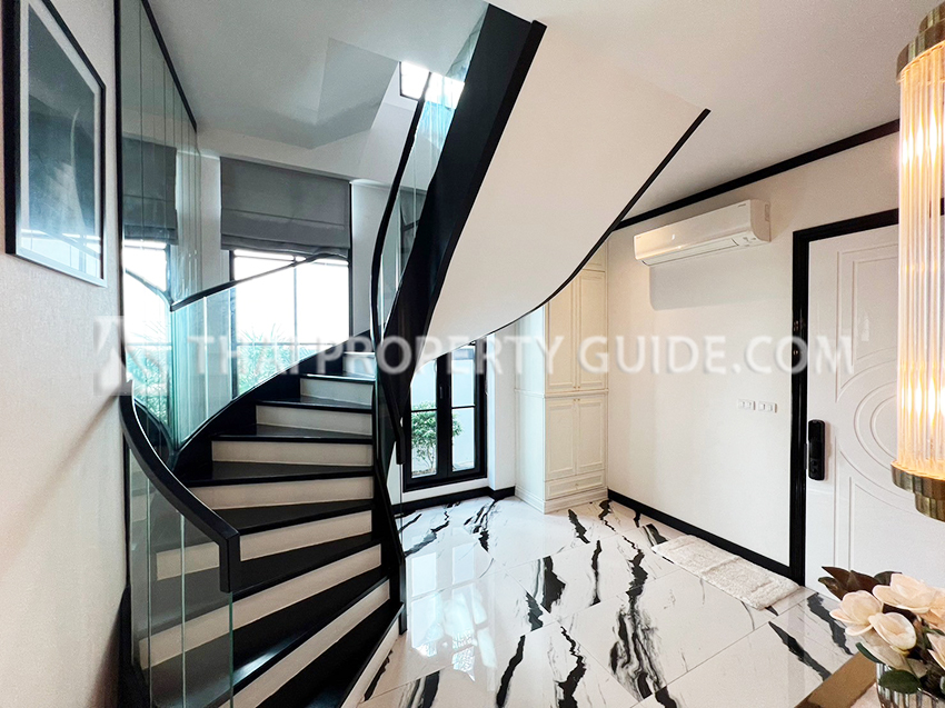 House with Private Pool in Sukhumvit 