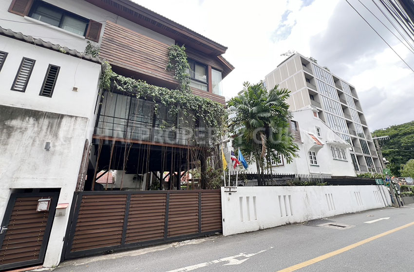 House with Private Pool for rent in Sukhumvit