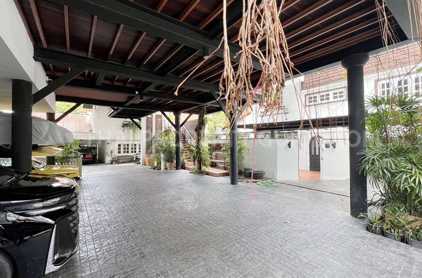 House with Private Pool in Sukhumvit 