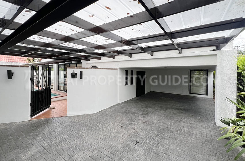 House with Private Pool in Sukhumvit 