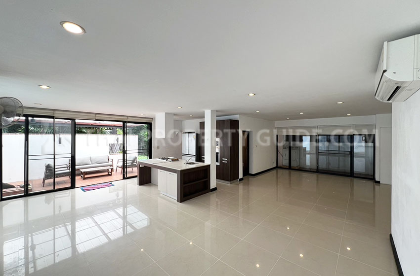 House with Private Pool in Sukhumvit 