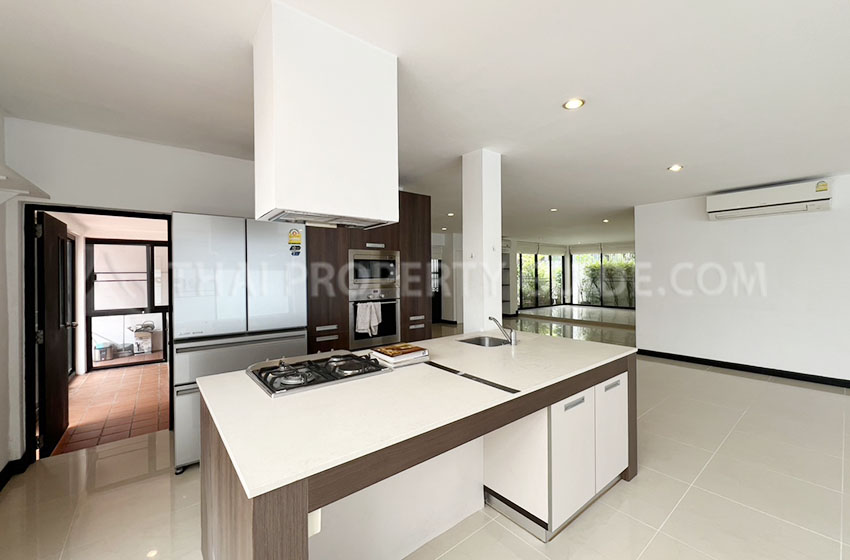 House with Private Pool in Sukhumvit 
