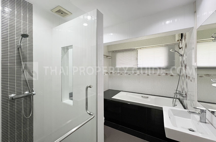 House with Private Pool in Sukhumvit 