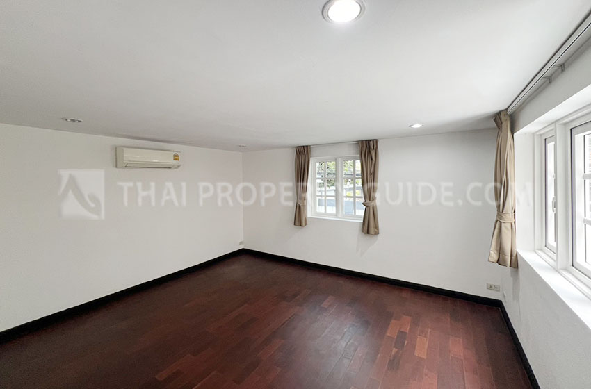 House with Private Pool in Sukhumvit 