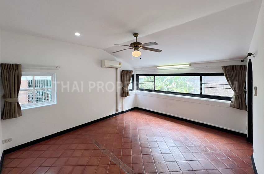 House with Private Pool in Sukhumvit 
