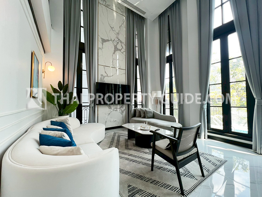 House with Private Pool in Sukhumvit 