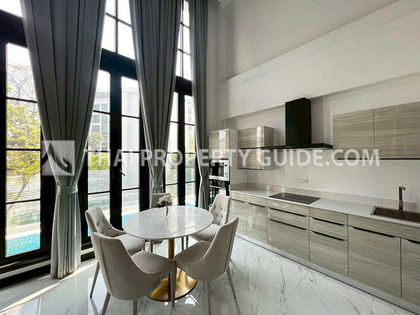 House with Private Pool in Sukhumvit 