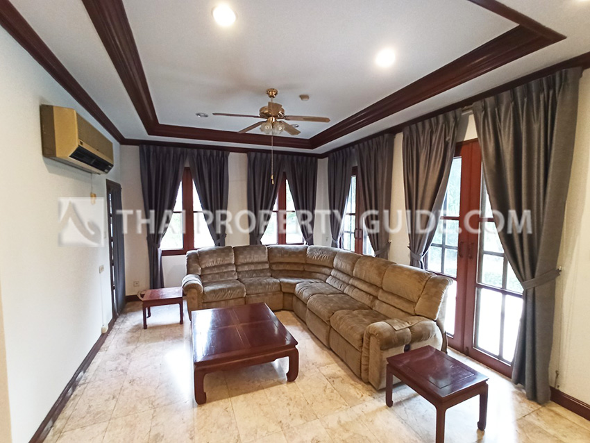 House with Shared Pool in Bangnatrad 
