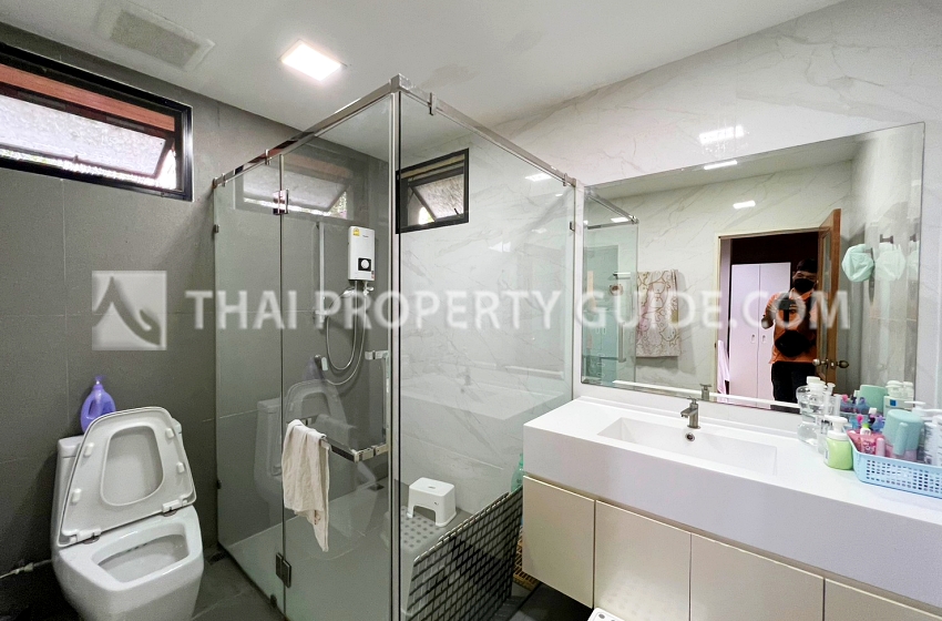 House with Shared Pool in Bangnatrad 