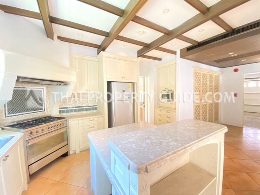 House with Shared Pool in Bangnatrad 