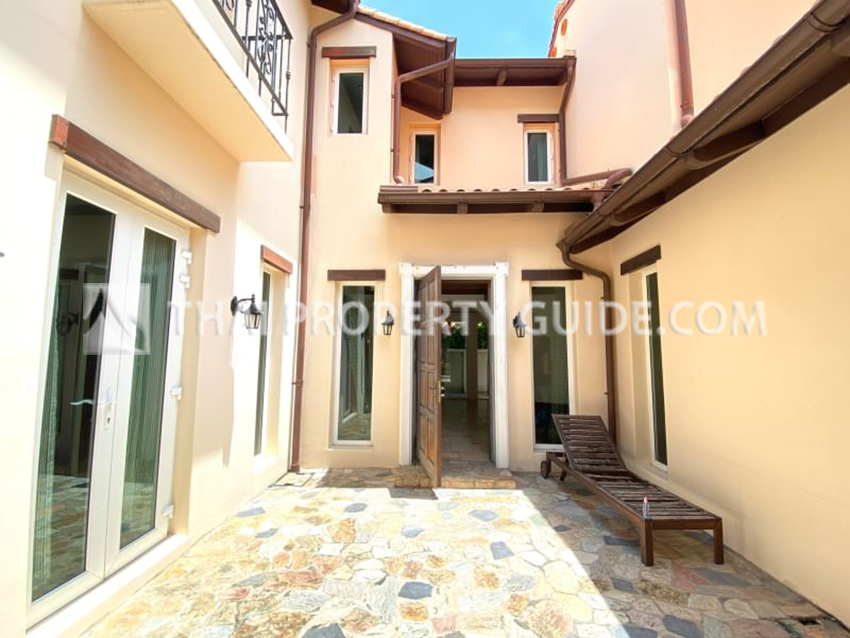 House with Shared Pool in Bangnatrad 