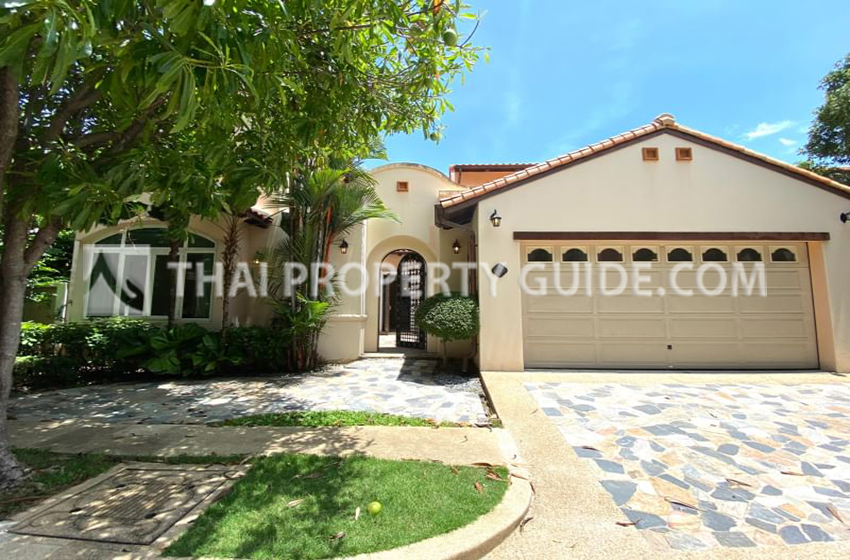 House with Shared Pool for rent in Bangnatrad
