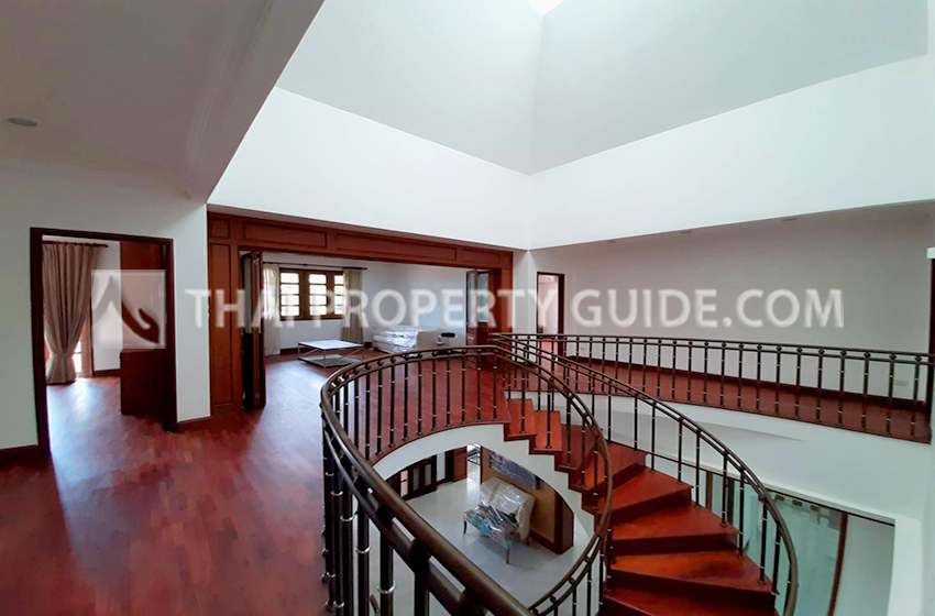 House with Shared Pool in Bangnatrad 