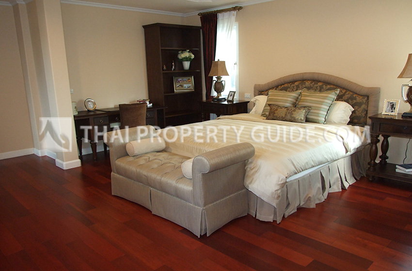House with Shared Pool in Bangnatrad 