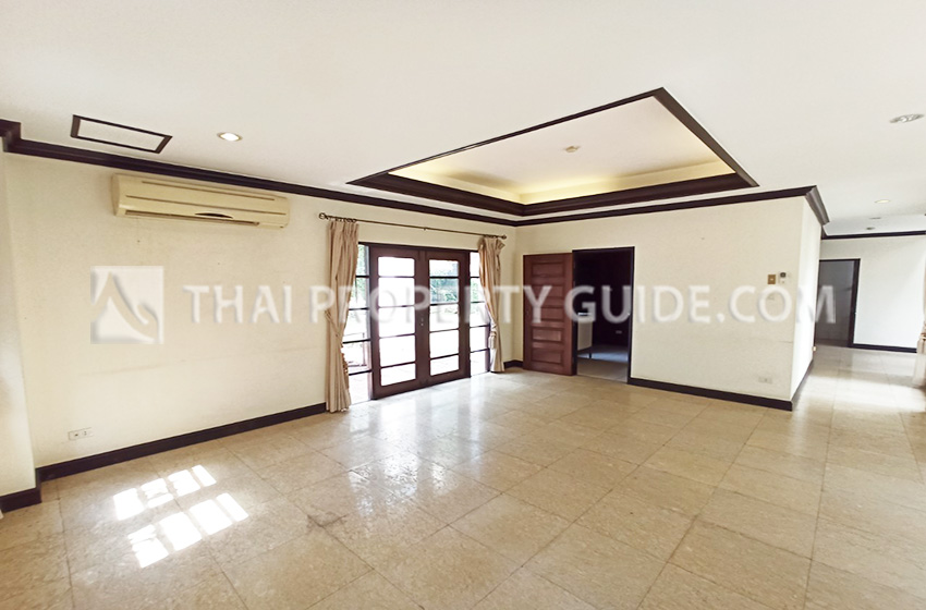 House with Shared Pool in Bangnatrad 