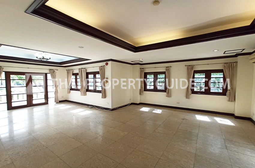 House with Shared Pool in Bangnatrad 