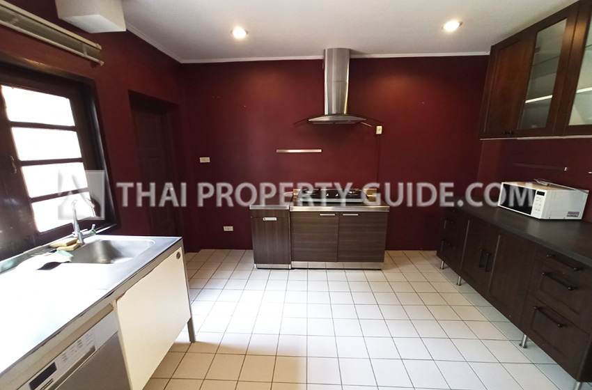 House with Shared Pool in Bangnatrad 