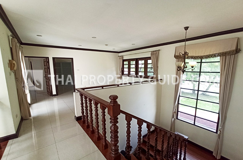 House with Shared Pool in Bangnatrad 