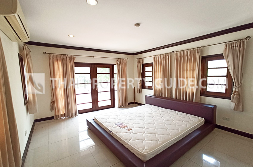 House with Shared Pool in Bangnatrad 