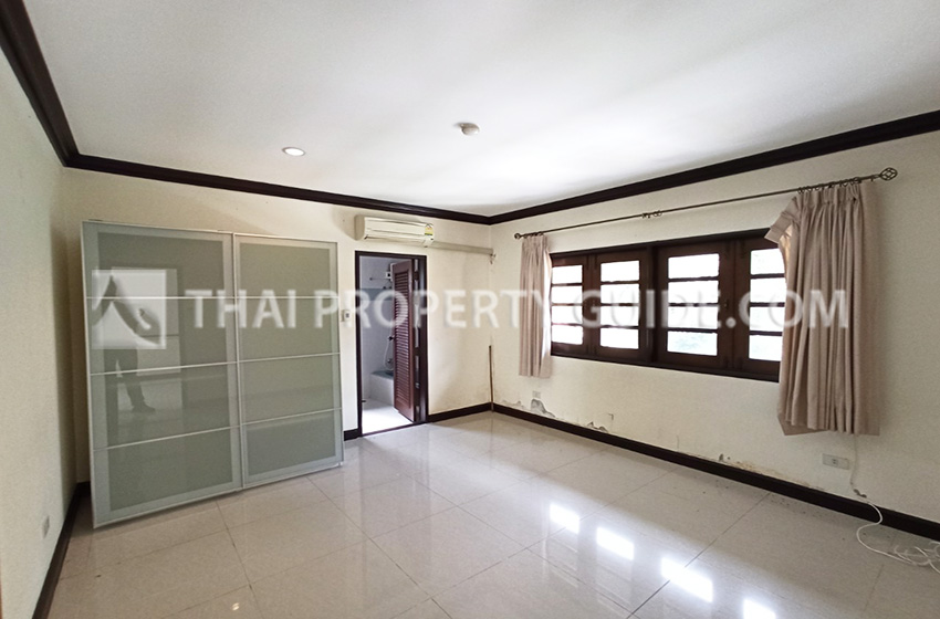 House with Shared Pool in Bangnatrad 