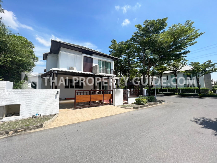 House with Shared Pool for rent in Bangnatrad