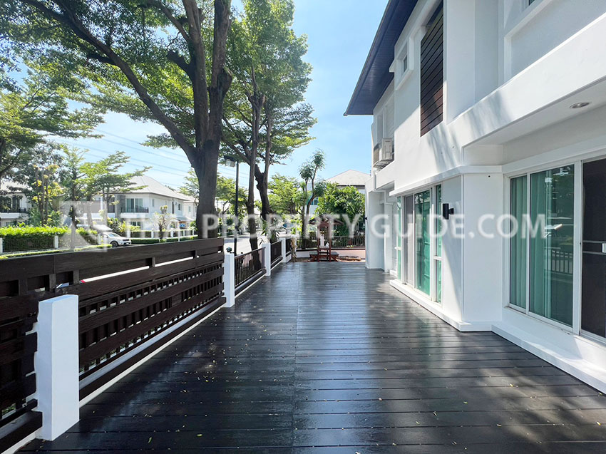 House with Shared Pool in Bangnatrad 