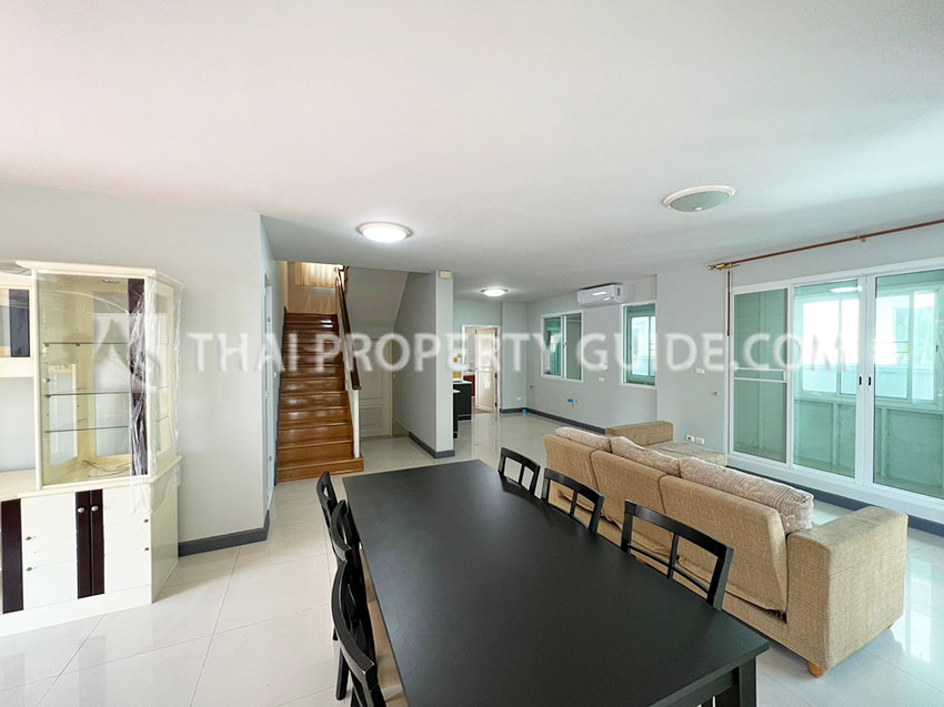 House with Shared Pool in Bangnatrad 
