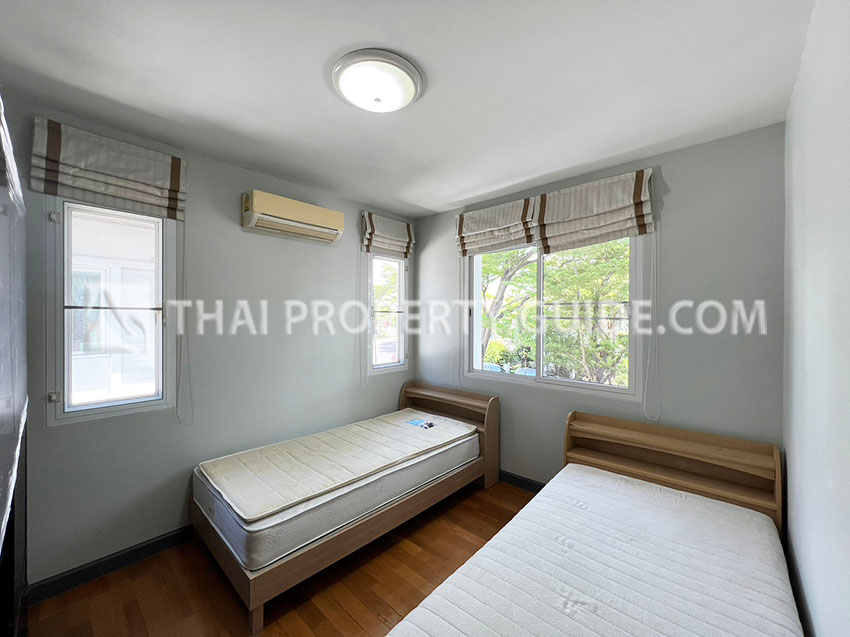 House with Shared Pool in Bangnatrad 