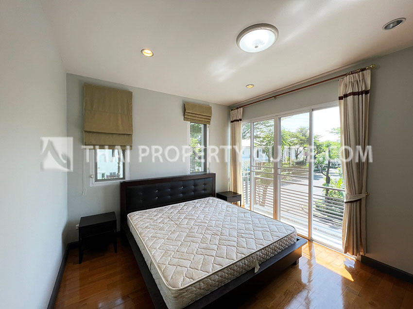 House with Shared Pool in Bangnatrad 