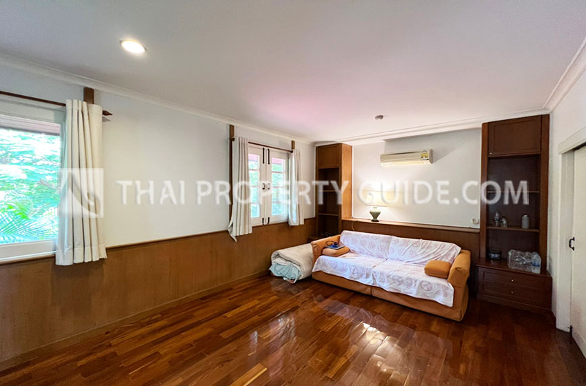 House with Shared Pool in Bangnatrad 