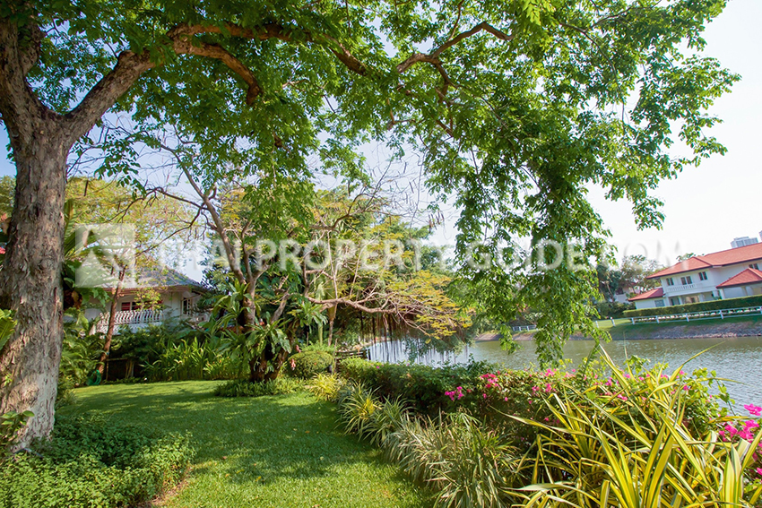 House with Shared Pool in Bangnatrad 