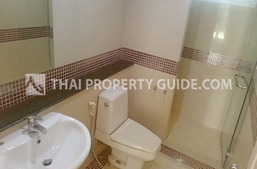 House with Shared Pool in Bangnatrad 