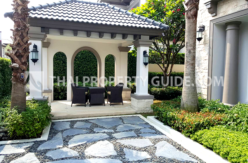 House with Shared Pool in Bangnatrad : Nantawan Bangna Km.7 