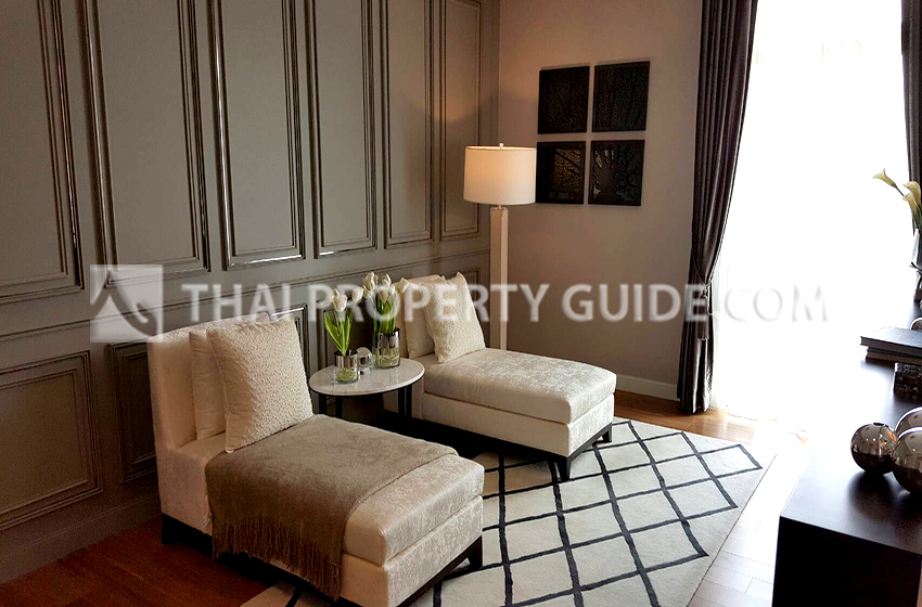 House with Shared Pool in Bangnatrad : Nantawan Bangna Km.7 