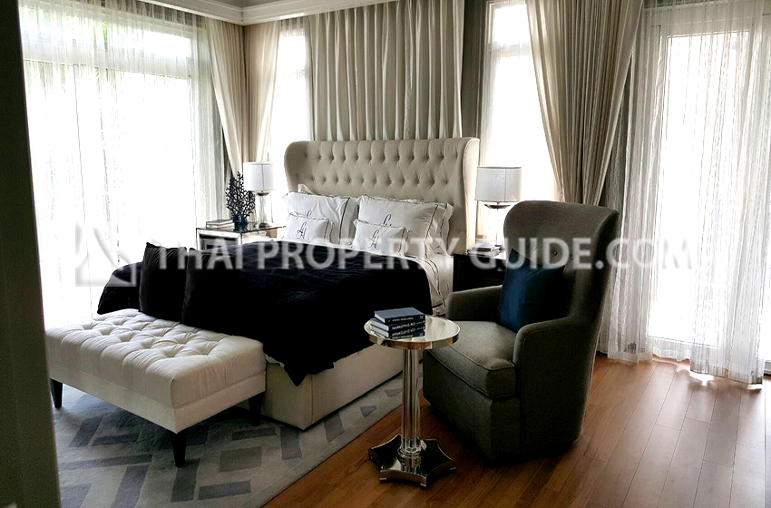 House with Shared Pool in Bangnatrad : Nantawan Bangna Km.7 