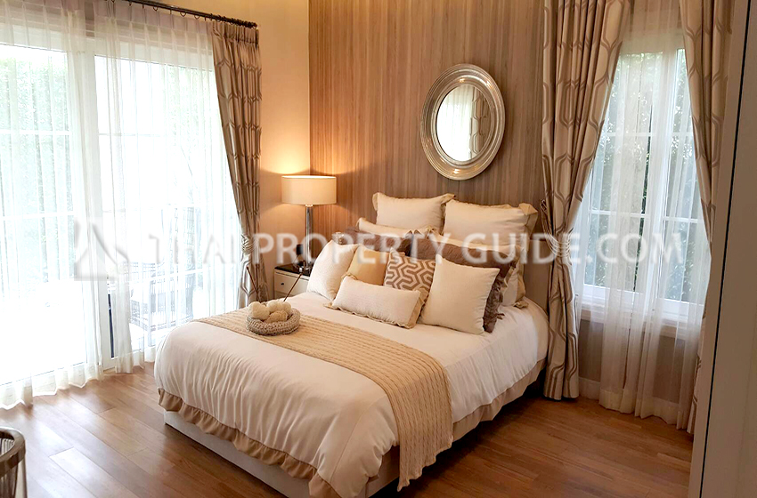 House with Shared Pool in Bangnatrad : Nantawan Bangna Km.7 