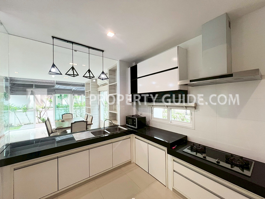 House with Shared Pool in Bangnatrad 