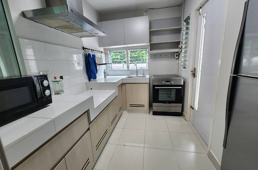 House with Shared Pool in Bangnatrad 