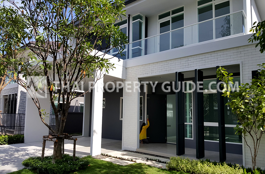 House with Shared Pool in Bangnatrad 
