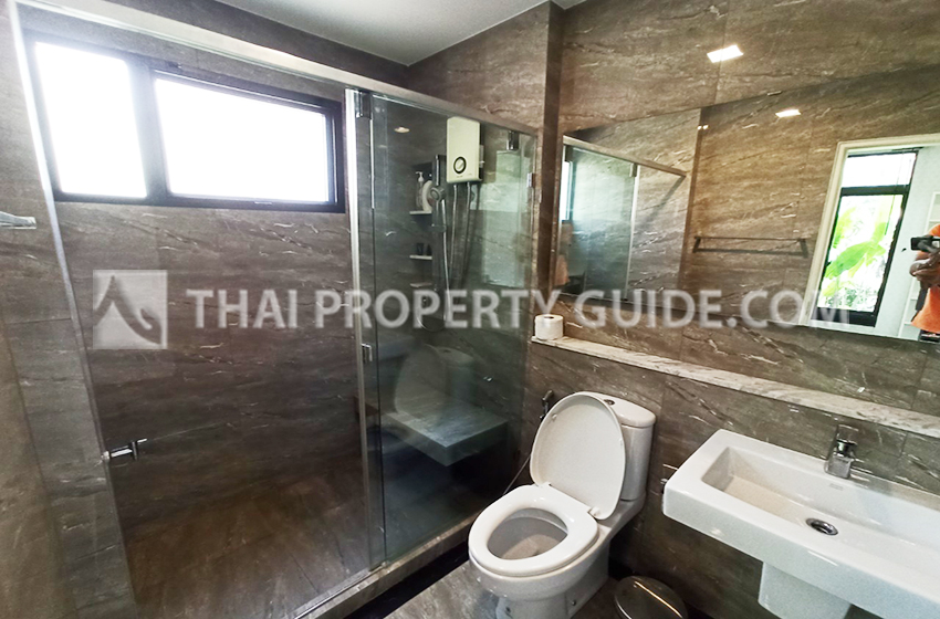 House with Shared Pool in Bangnatrad 
