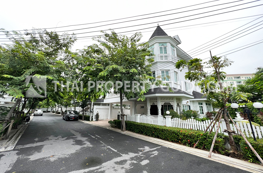 House with Shared Pool in Bangnatrad 