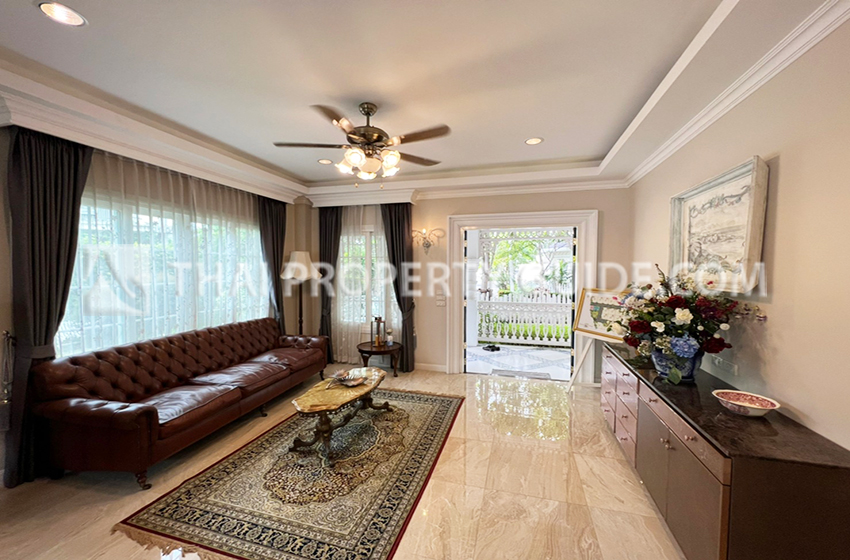 House with Shared Pool in Bangnatrad 