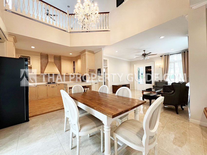 House with Shared Pool for rent in Bangnatrad