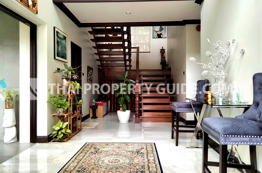 House with Shared Pool for rent in Bangnatrad