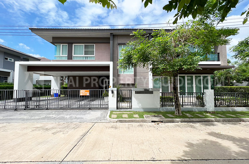 House with Shared Pool in Bangnatrad 