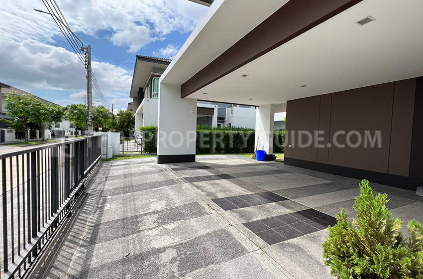 House with Shared Pool in Bangnatrad 