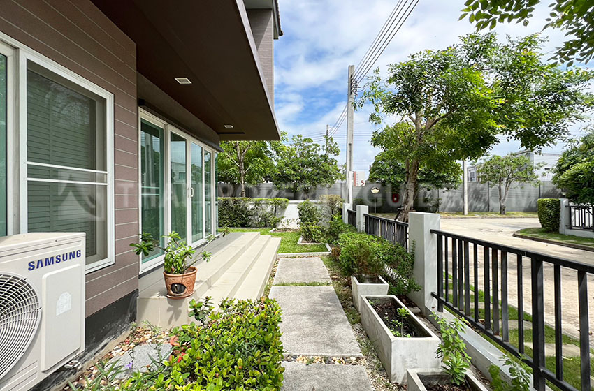 House with Shared Pool in Bangnatrad 
