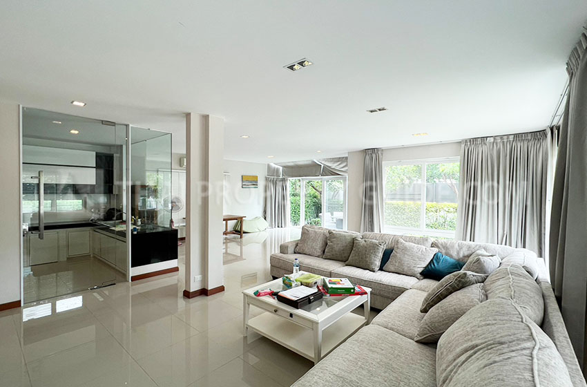 House with Shared Pool in Bangnatrad 
